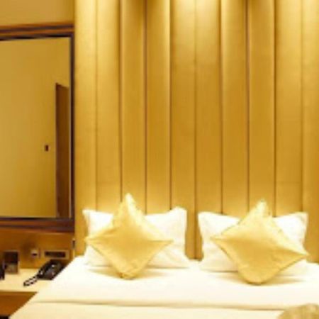 Red Orchid Hotel Kanpur Buitenkant foto