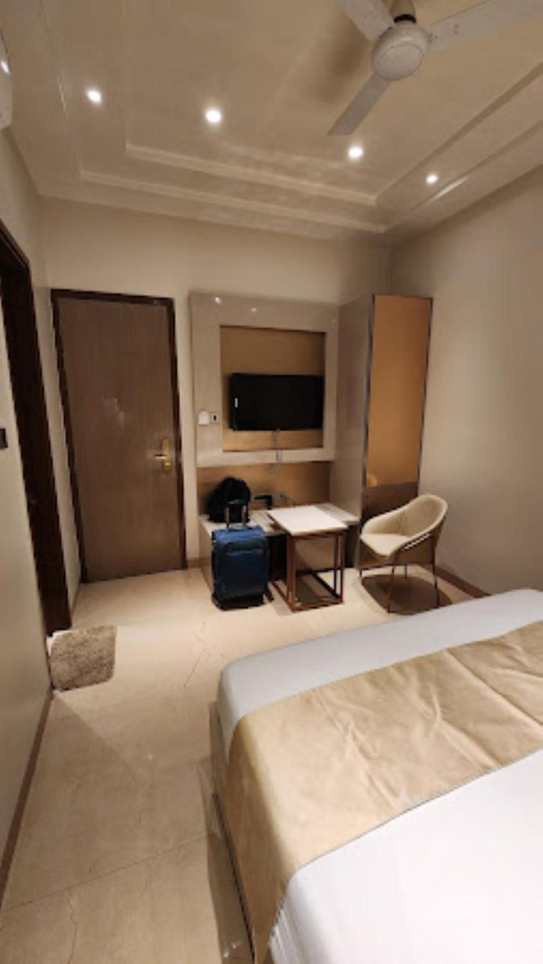 Red Orchid Hotel Kanpur Buitenkant foto