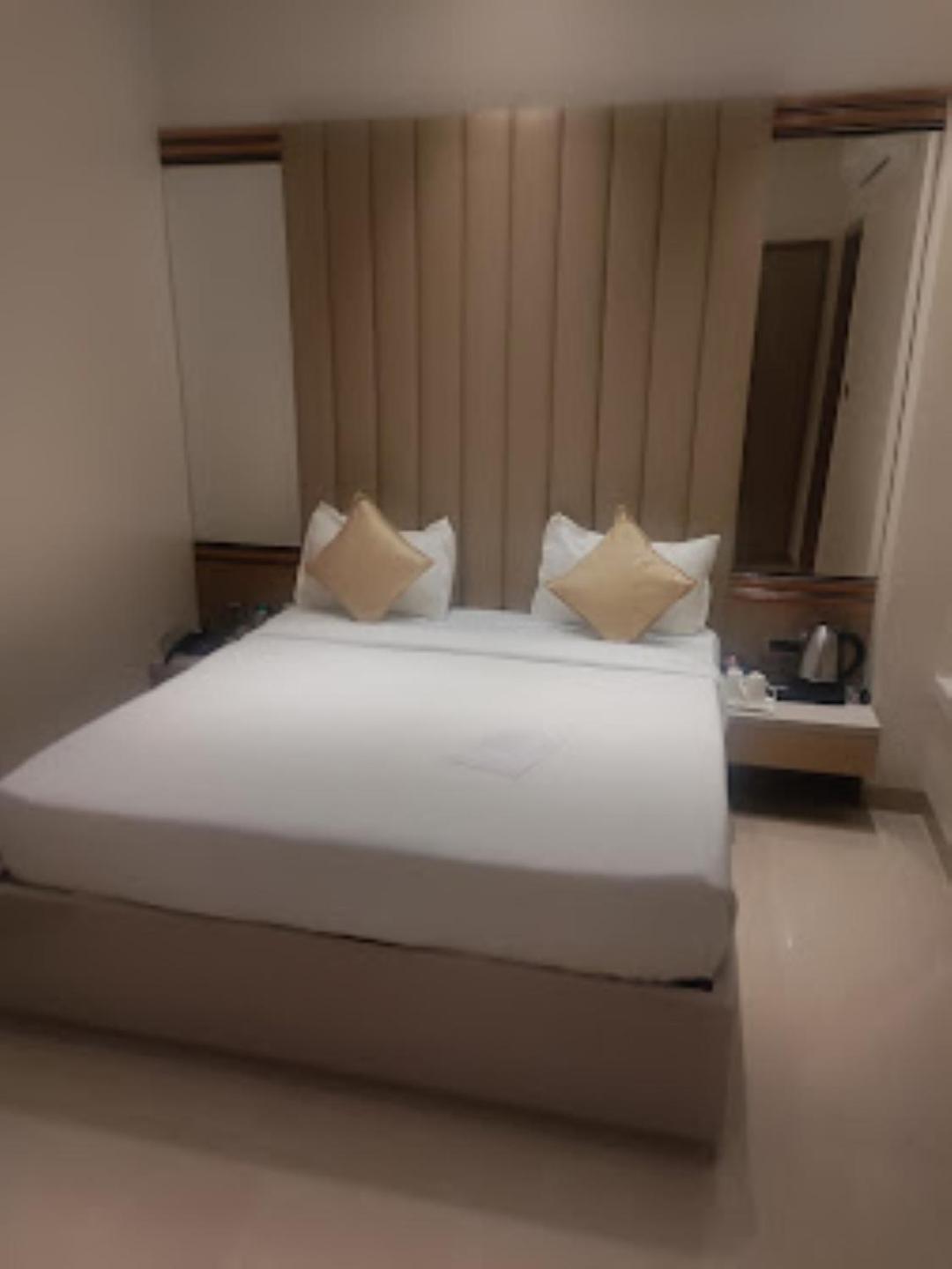 Red Orchid Hotel Kanpur Buitenkant foto