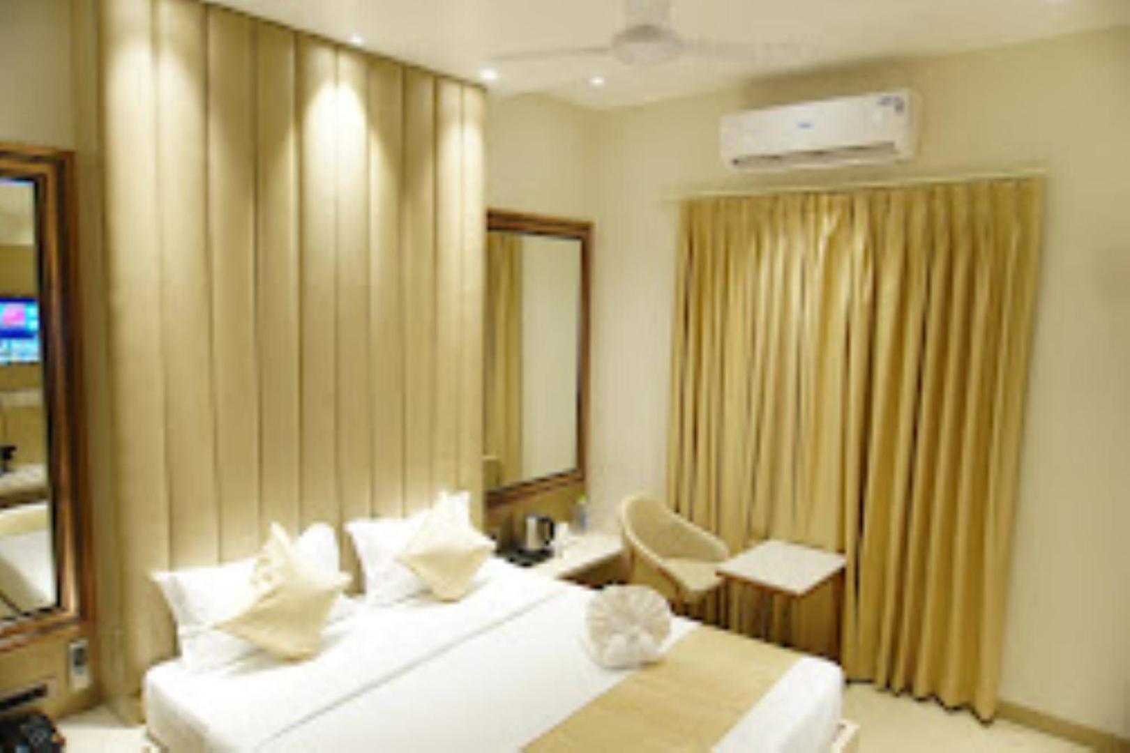Red Orchid Hotel Kanpur Buitenkant foto